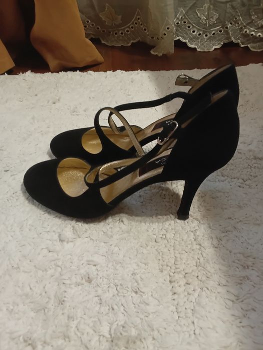 Елегантни обувки от естествена велур