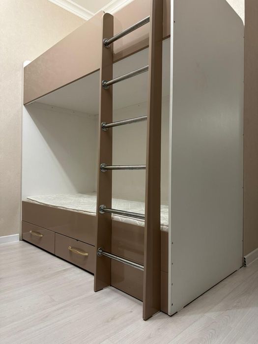 Двухярусная кровать