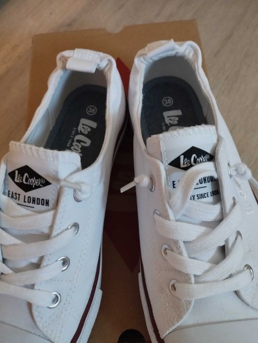 Бели кецове Lee cooper