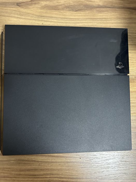 Vand ps4 500gb cu o maneta