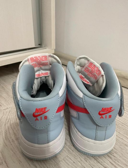 Vând Adidas Nike