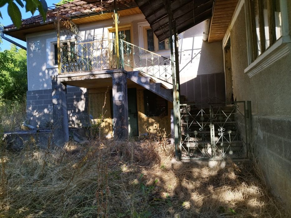 Vând casă+șură de vânzare