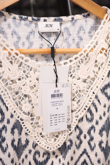 Top damă JDY print ikat, dantelă decolteu, mărime M, nou cu etichetă