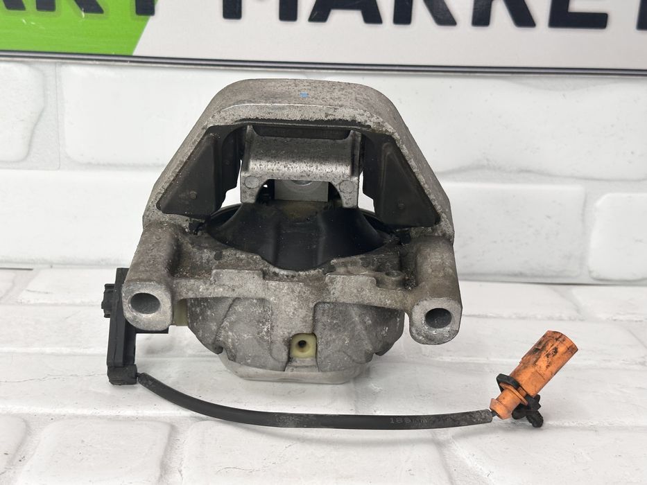 Десен тампон двигател AUDI A6 A7 4G 218 272 CRT 4G0199381LH