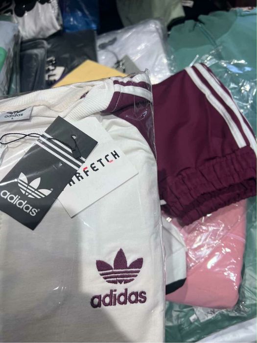Дамски екип Adidas последен размер Л в бяло и лилаво свежи за пролетта