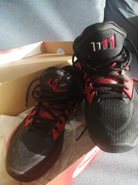 Чисто нови маратонки NIKE унисекс 38,5