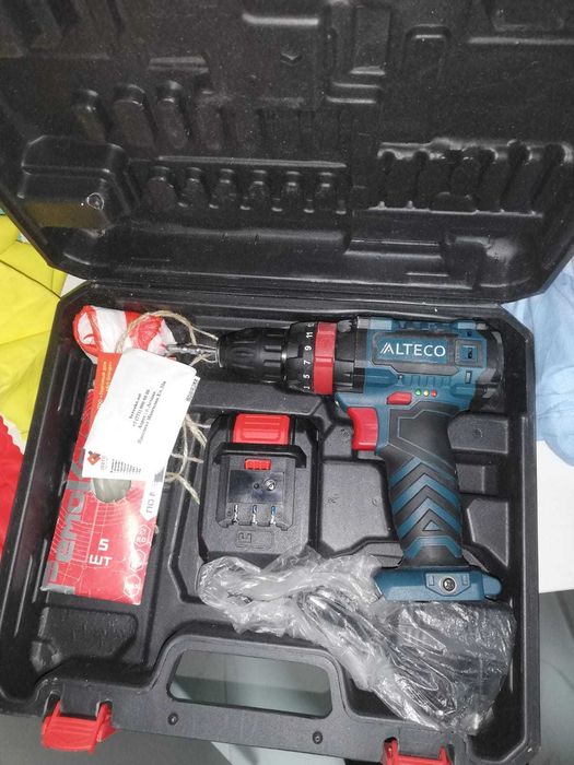 шуруповерт с аккумулятором