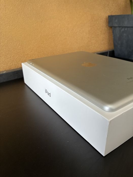 Apple Ipad 9th Gen 2023 10.2", 64GB, Wi-fi, като нов,комплект