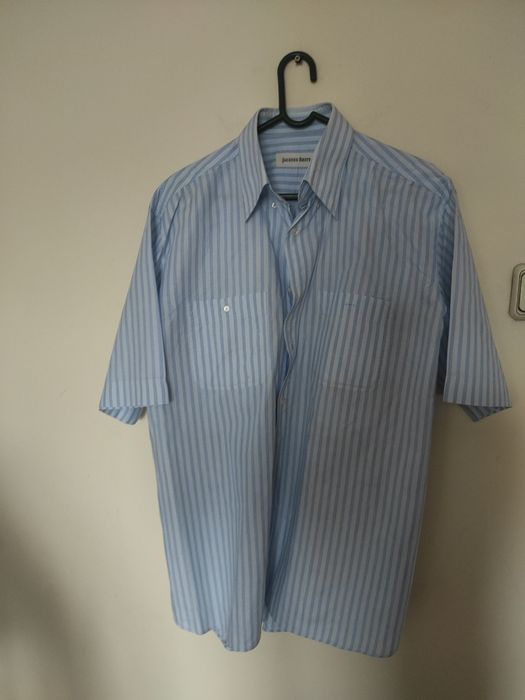 Cămăși cu mânecă lungă și scurtă, diferite mărimi, diferite modele, cu