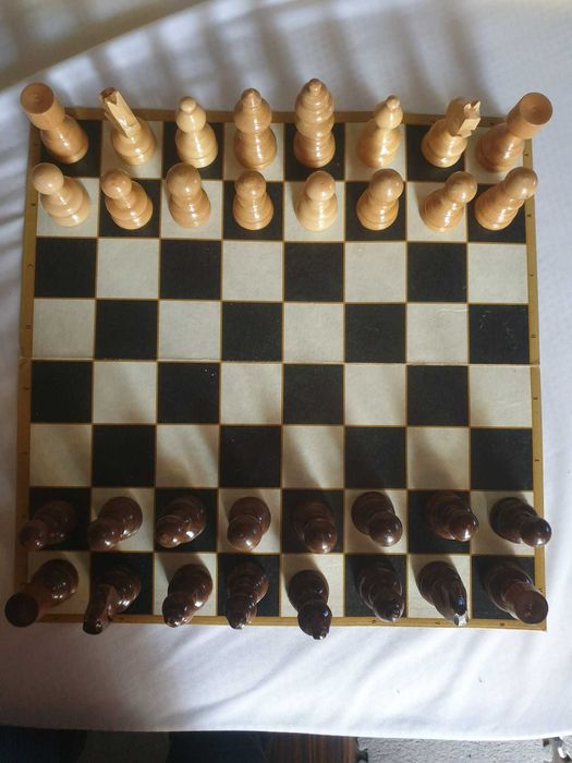 Piese sah rege 8,5 cm pret 100 ron,tabla separat 60 ron