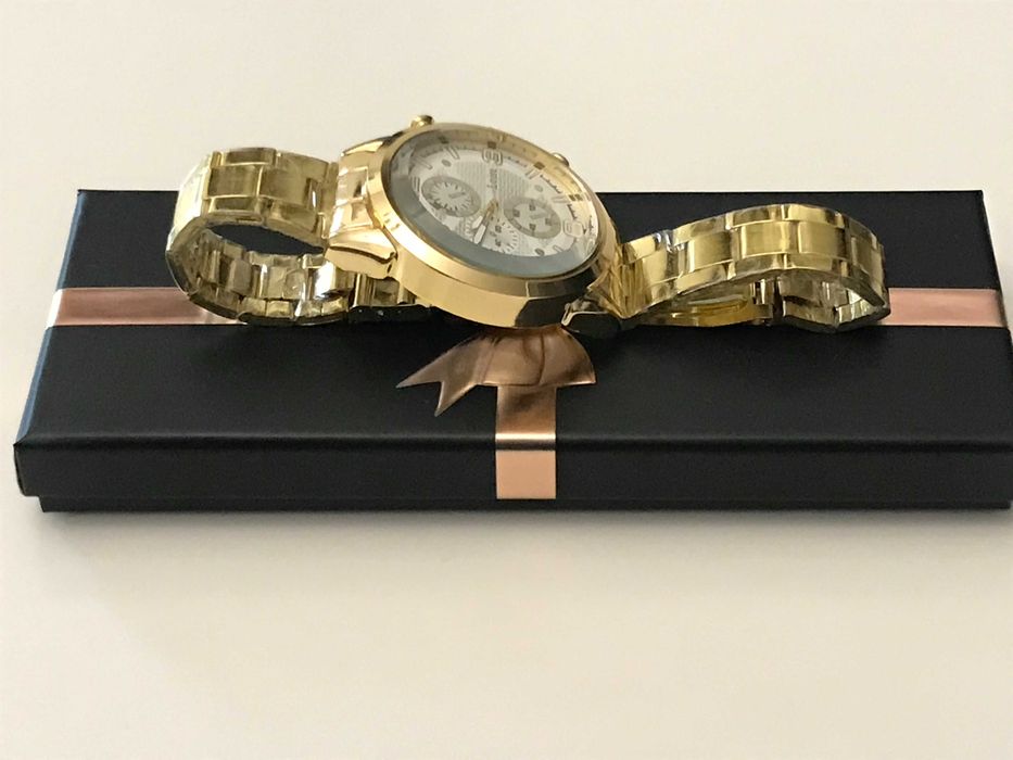 Мъжки златист часовник с голям циферблат