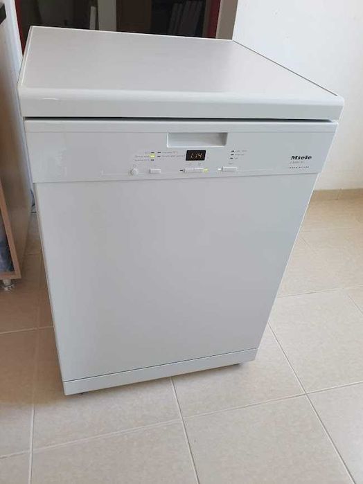 UK - Miele Съдомиялна - 14 Комплекта - Свободностояща - 60см