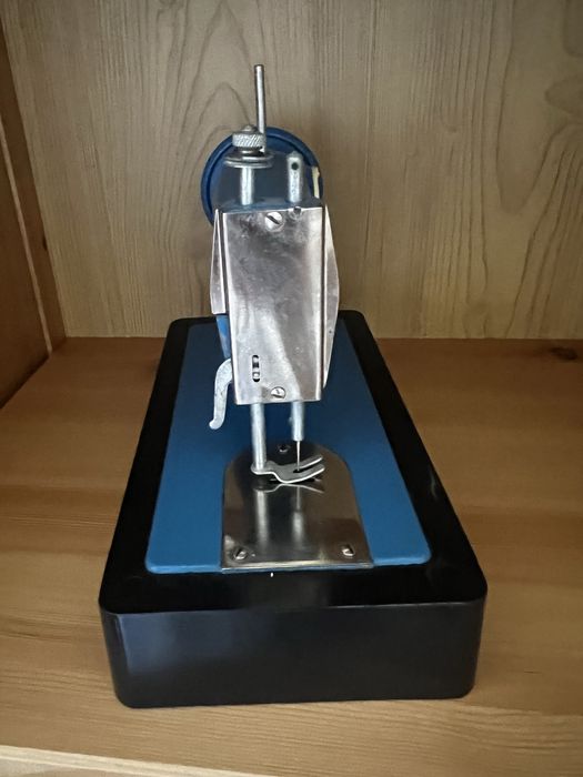 Винтажные игрушечные машинки