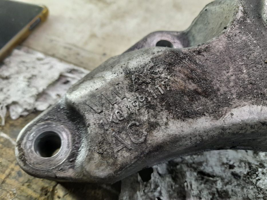 Suport cutie viteze 1k0199117 2.0 tdi BMP Volkswagen VW Touran 1 [fac