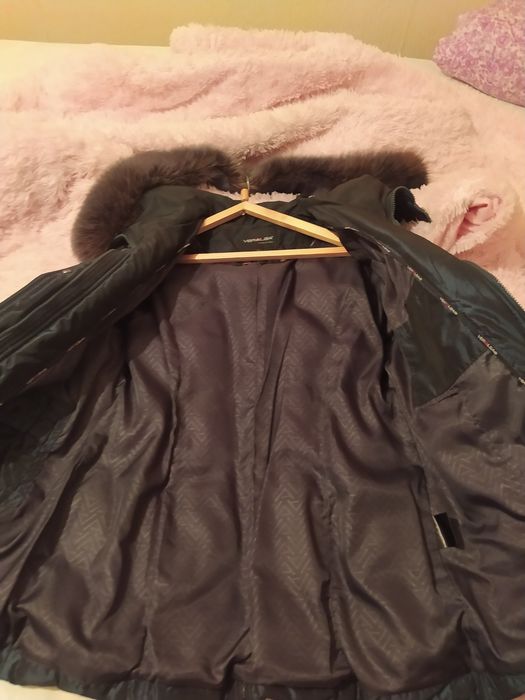 Продам женскую куртку.