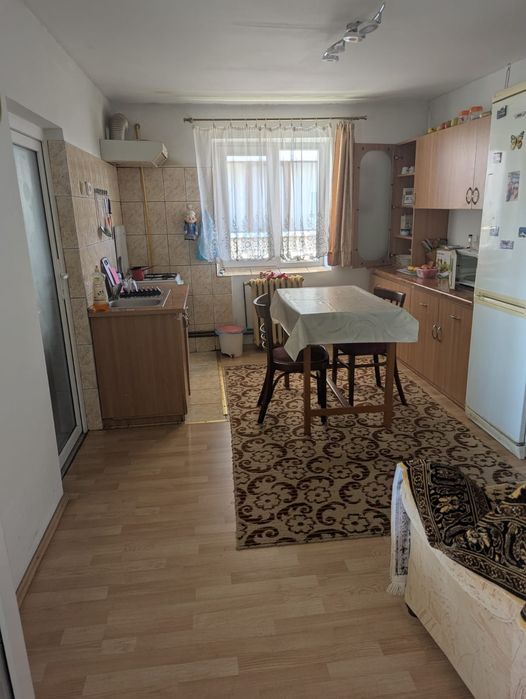 Casa de vânzare în municipiul Tg-Jiu, situată pe bulevardul Ecaterina Teodoroiu.