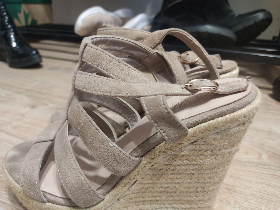 Продам босоножки