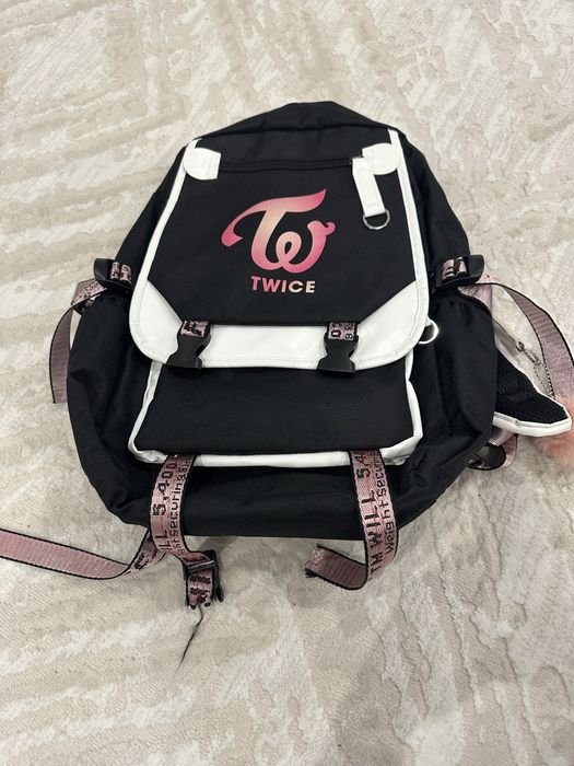 Нова детска раница на кей поп групата Twice