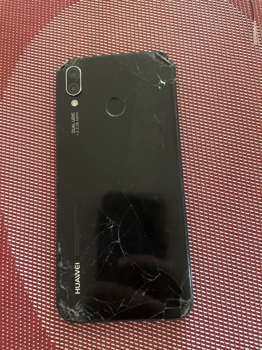 Продам рабочий смартфон Huawei p20 lite