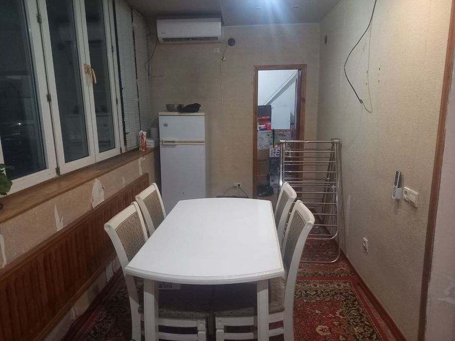 Srochna metro oldidan ijaraga 1 yoki 2 ta qiz,ayol olinadi.