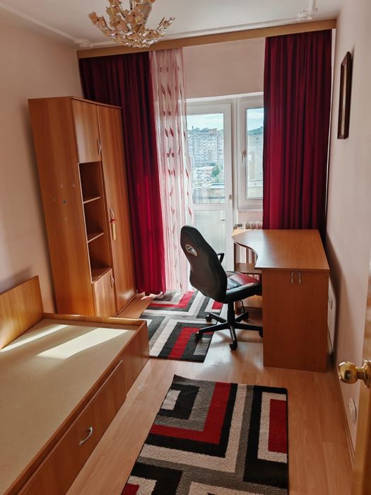 Propietar, vand  apartament 3 camere decomandat 82 mp in Pacurari, zona Lukoil
