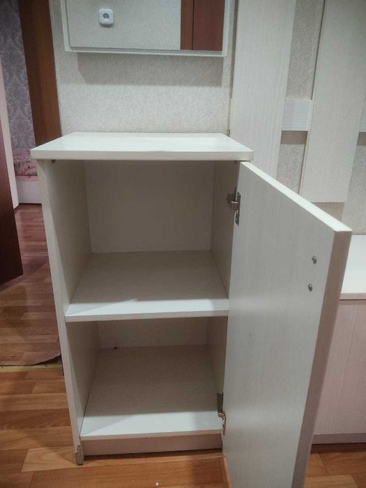 Продаю прихожую срочно