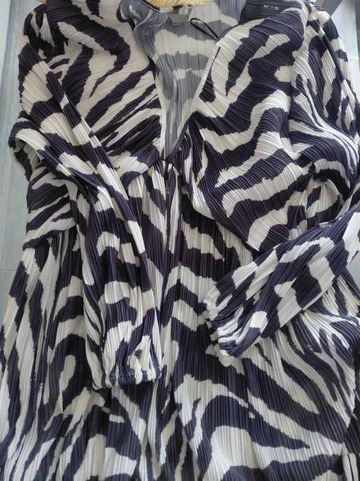 Рокля, чисто нова, XL