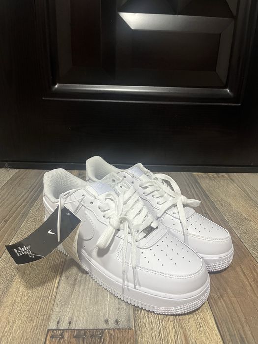 Nike Air Force 1 TRIPLE WHITE, marimea 42 (NOI)