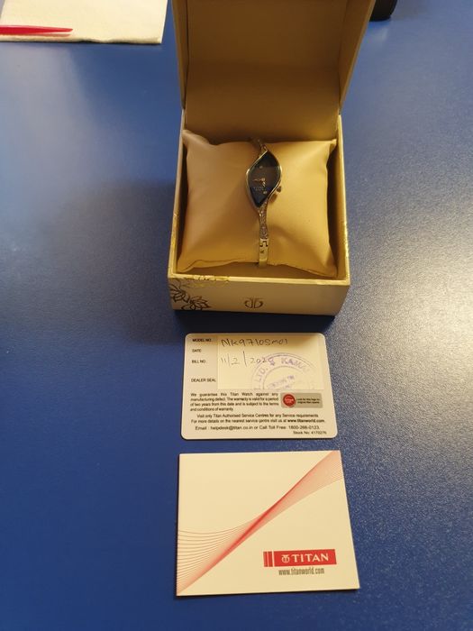 Ceas extrem de finut, nou-nouț, culoare albastra