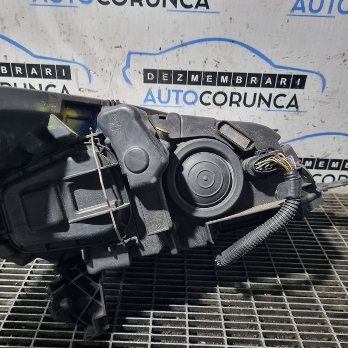 Far Stanga Ford Kuga II 2012 - 2014 SUV 4 Usi (798) Fara xenon