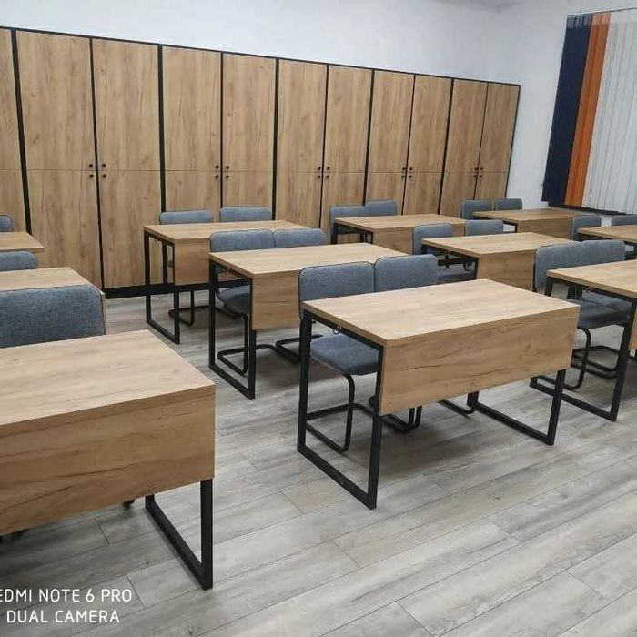 Университетский школьные парты и стали