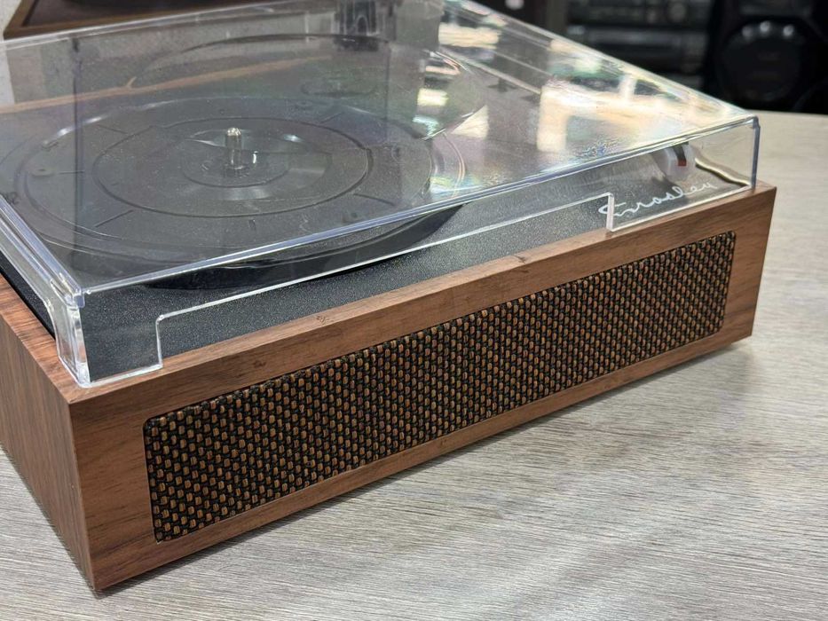 НОВ! Грамофон Crosley Urban Outfitters Limited Edition