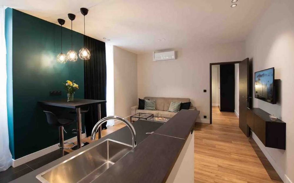 Дава се под наем Тристаен апартамент в Пловдив, Кючук Париж - 85 кв.м за 326.4 € - Снимка #2