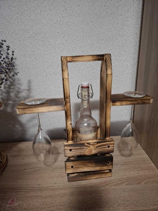 Ръчно изработена стойка за вино