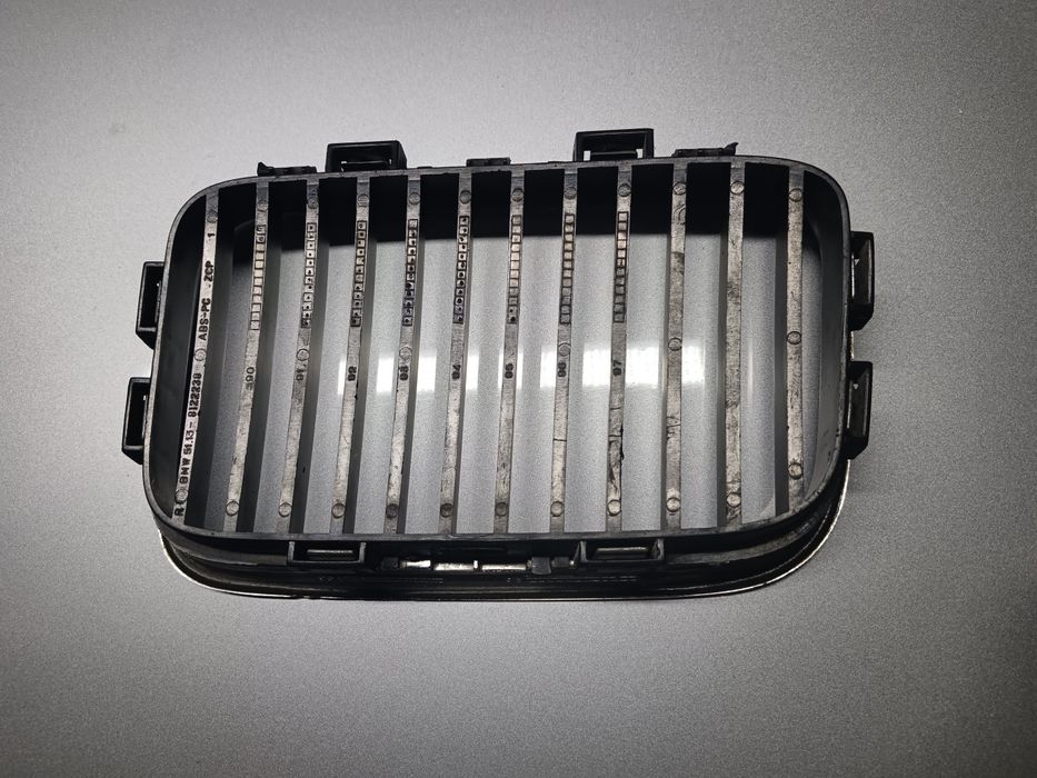 Продам решетку радиатора правая BMW 3 E36