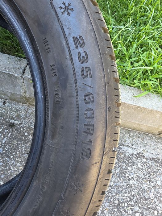 Зимни джипови гуми Dunlop 235 60 18