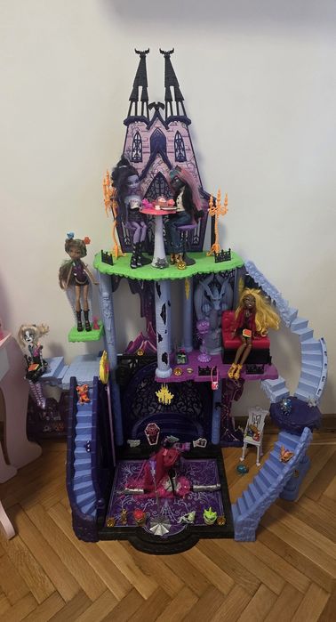 Castel Monster High Freaky Fusion Catacombs