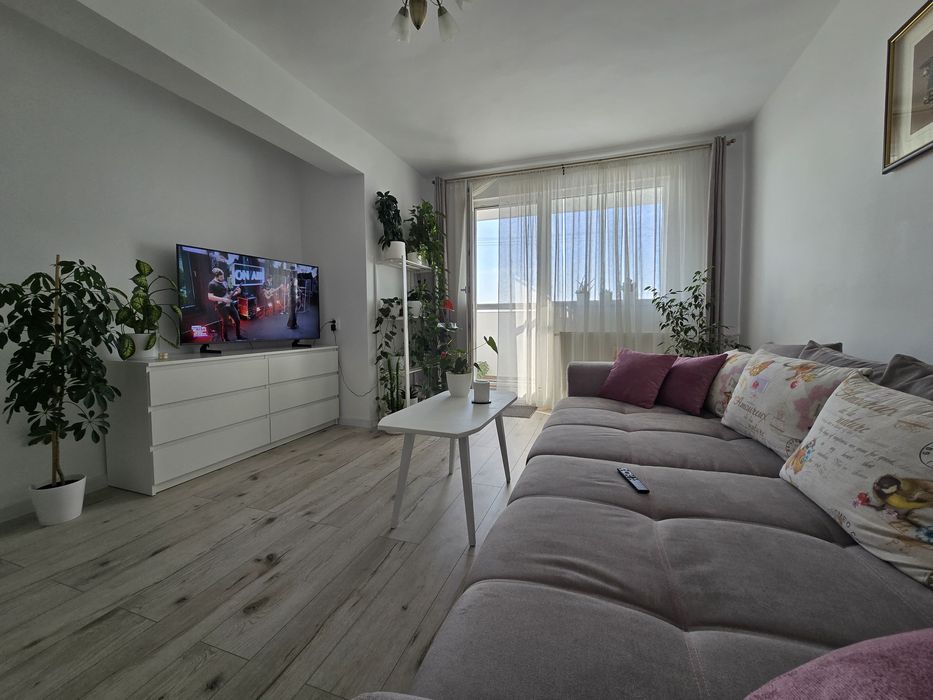 Vand apartament cu 3 camere