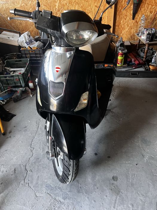 SCUTERE  49 și 125cc Yamaha Kymko