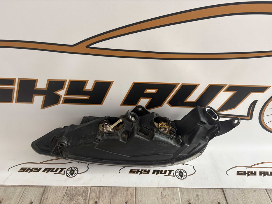 Far dreapta Peugeot 406 facelift dupa 2002 cod 0301175002 Europa