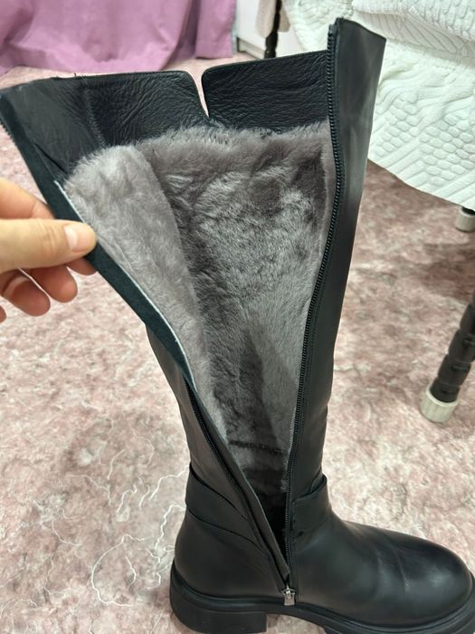 Продам женские сапоги