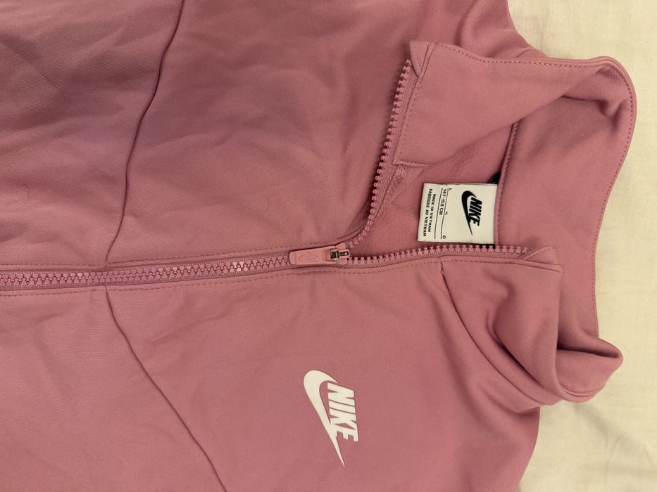 Розов Nike суичър
