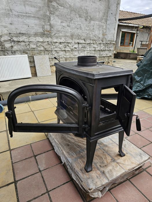 Чугунена камина - двулицева