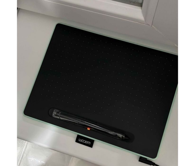 Графический планшет Wacom Intuos Small Bluetooth CTL-4100WLE-N