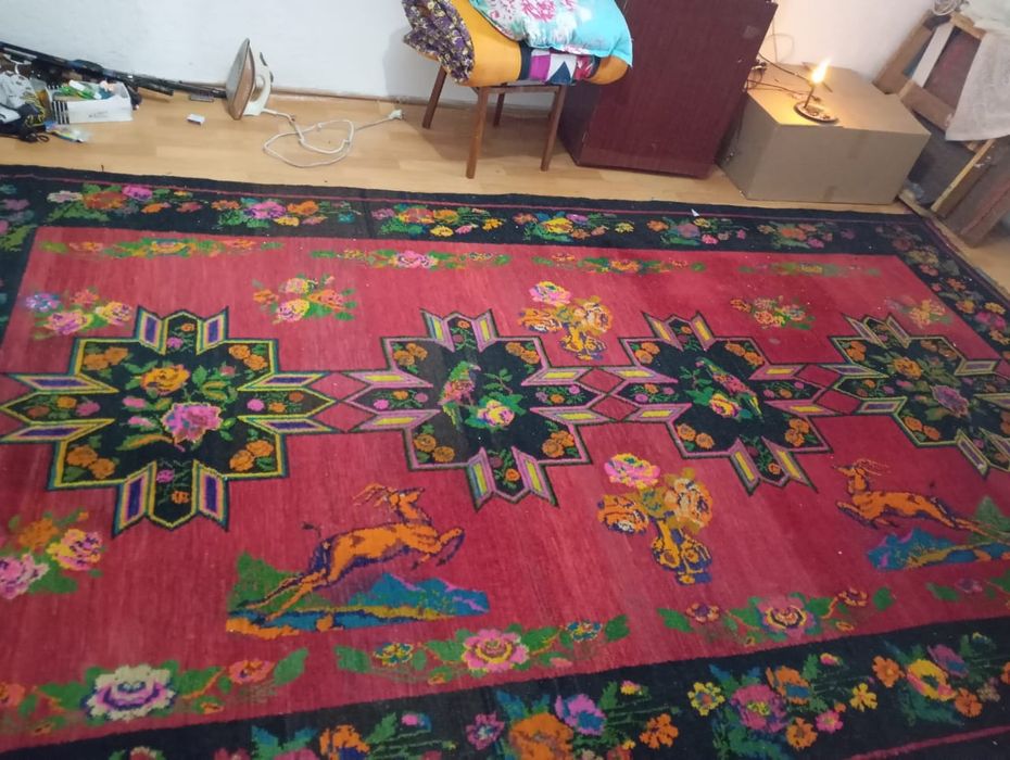 Қол кілем сатылады