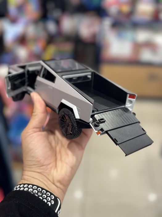 Tesla метална количка/Tesla Cybertruck