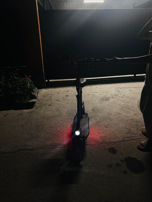 продаю электро самокат бу