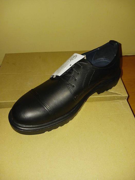 Обувки естествена кожа 42 нови.