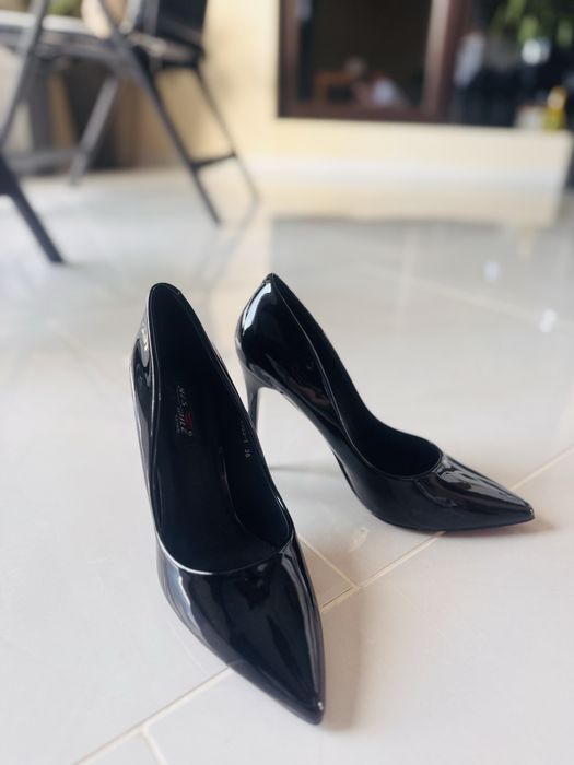 Лачени обувки от еко кожа 38 номер