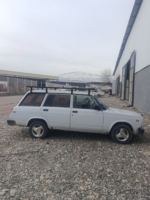 Vaz 2104 sotiladi
